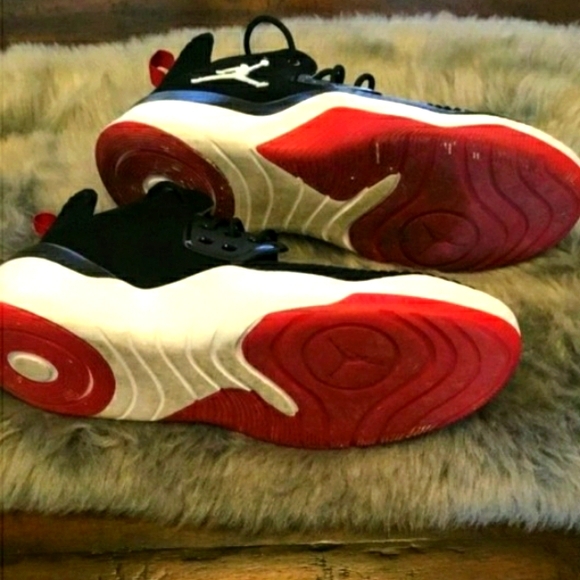 Men Jordan Shoes - Picture 2 of 5